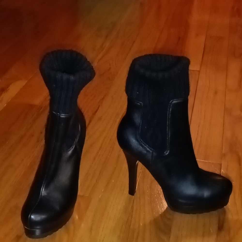 Black leather boots never been worn